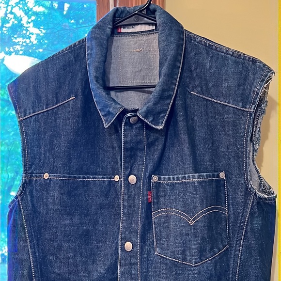 Levi's Other - Levi’s Men’s Vest/Waistcoat Like New Medium Denim Blue Classic Collar Buttons